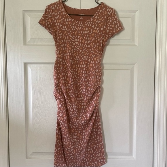 Isabel Maternity | Short Sleeve Body Con Leopard Print Dress - Picture 9 of 10